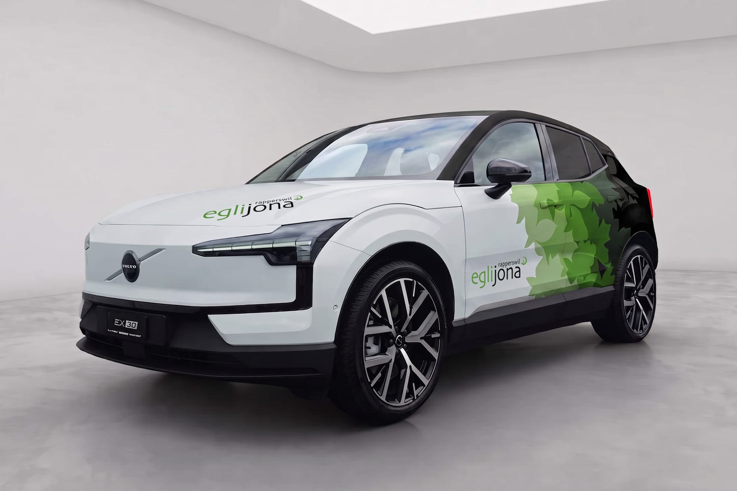 Volvo EX30 mit egli jona Beschriftung, Frontansicht